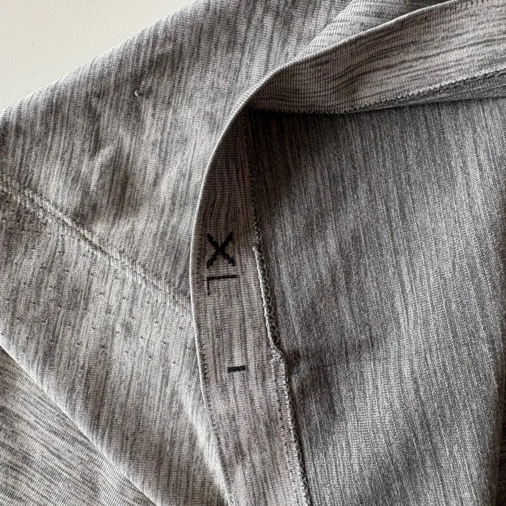 Lululemon Metal Vent Tech Shirt‎ Mens XL Gray Short Sleeve Athletic Tee